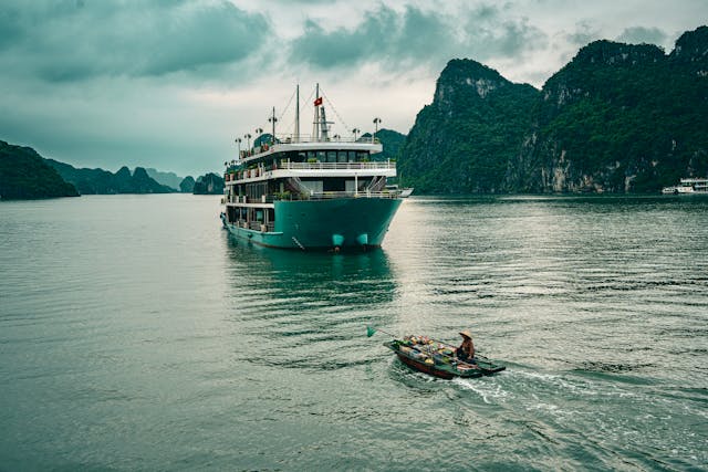 Halong Bay Cruise in Vietnam 