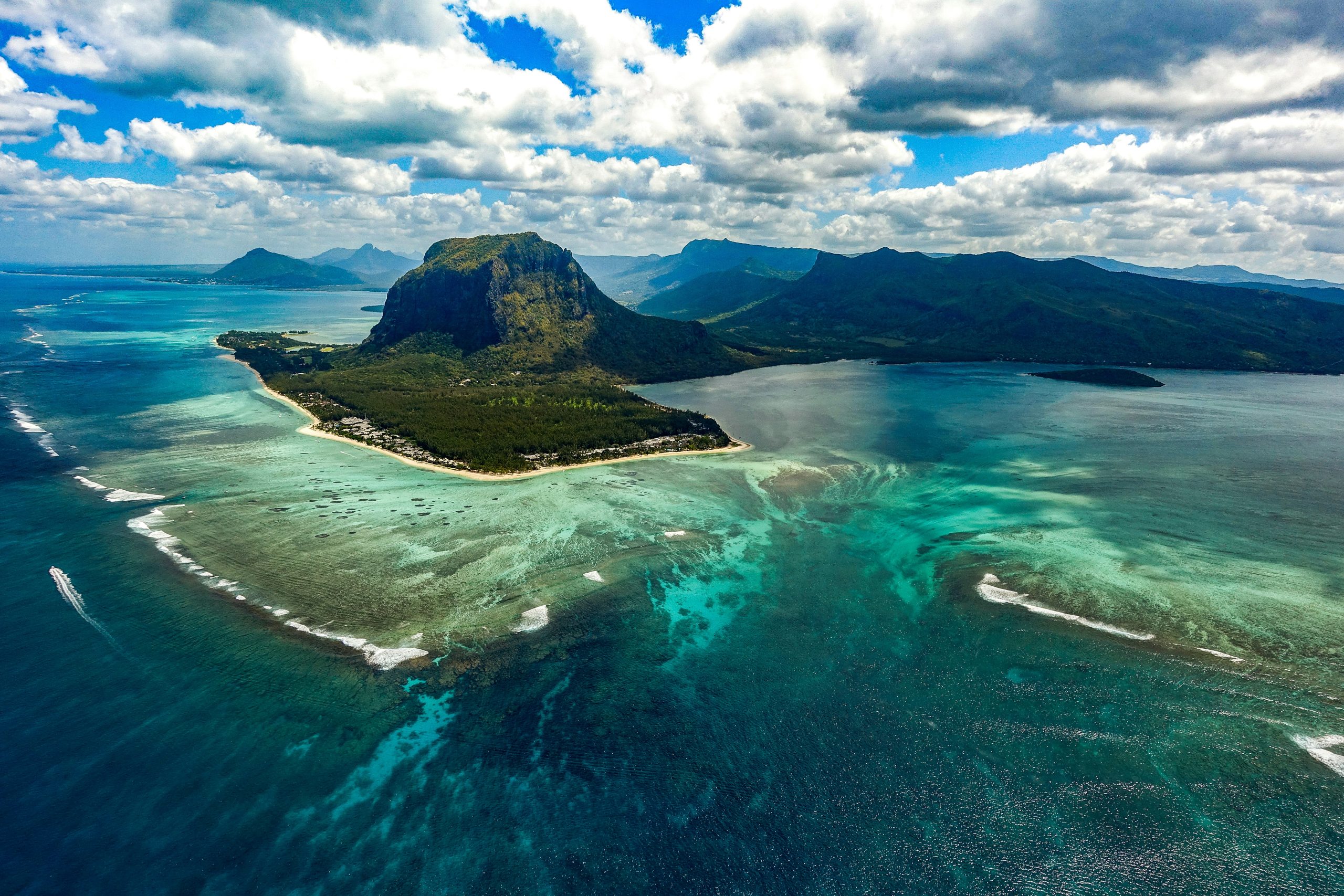 Scenic view of Le Morne Brabant